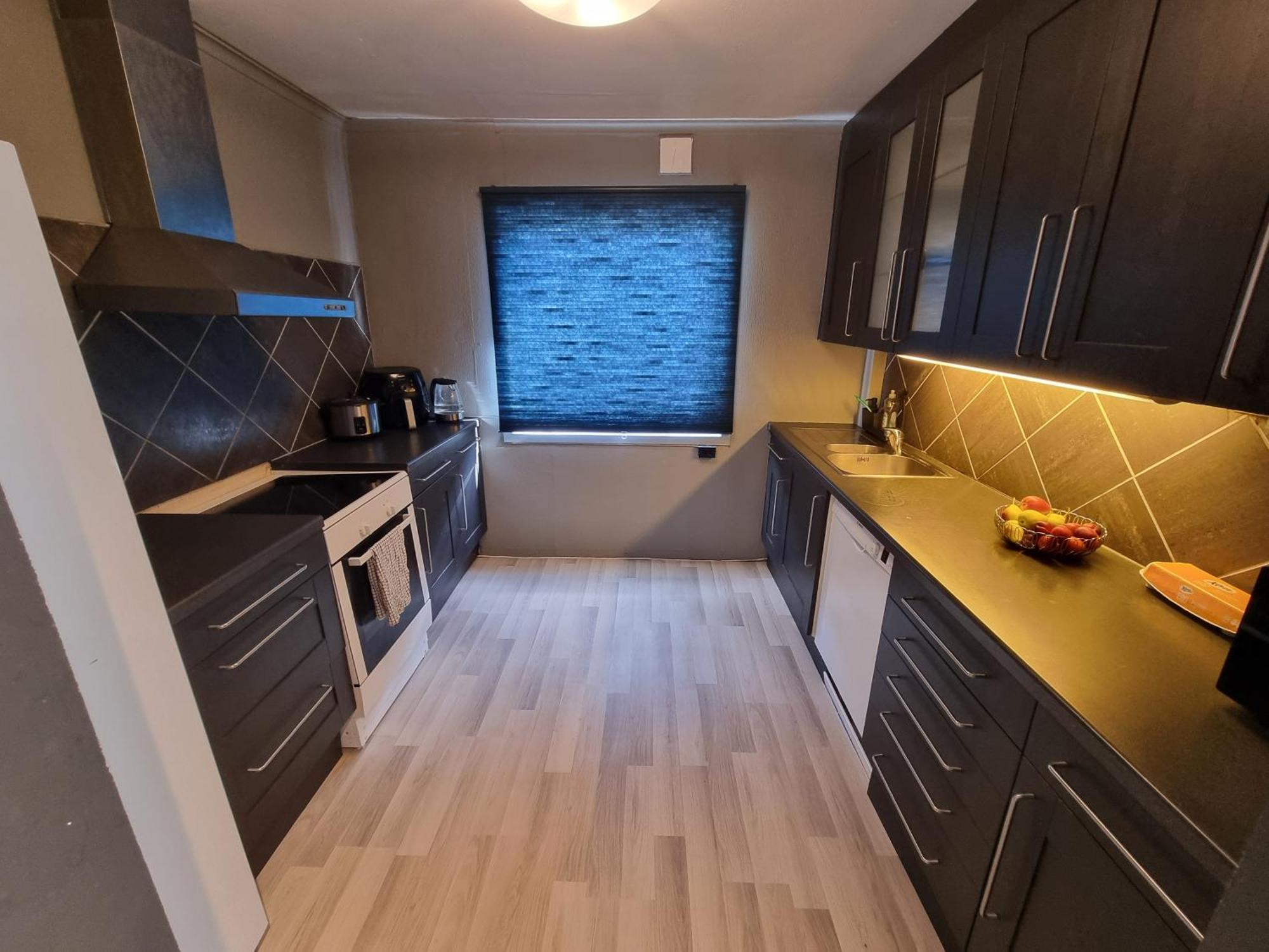 Large And 2 Bedroom With Free Parking, Ev Recharging And A Private Garden *