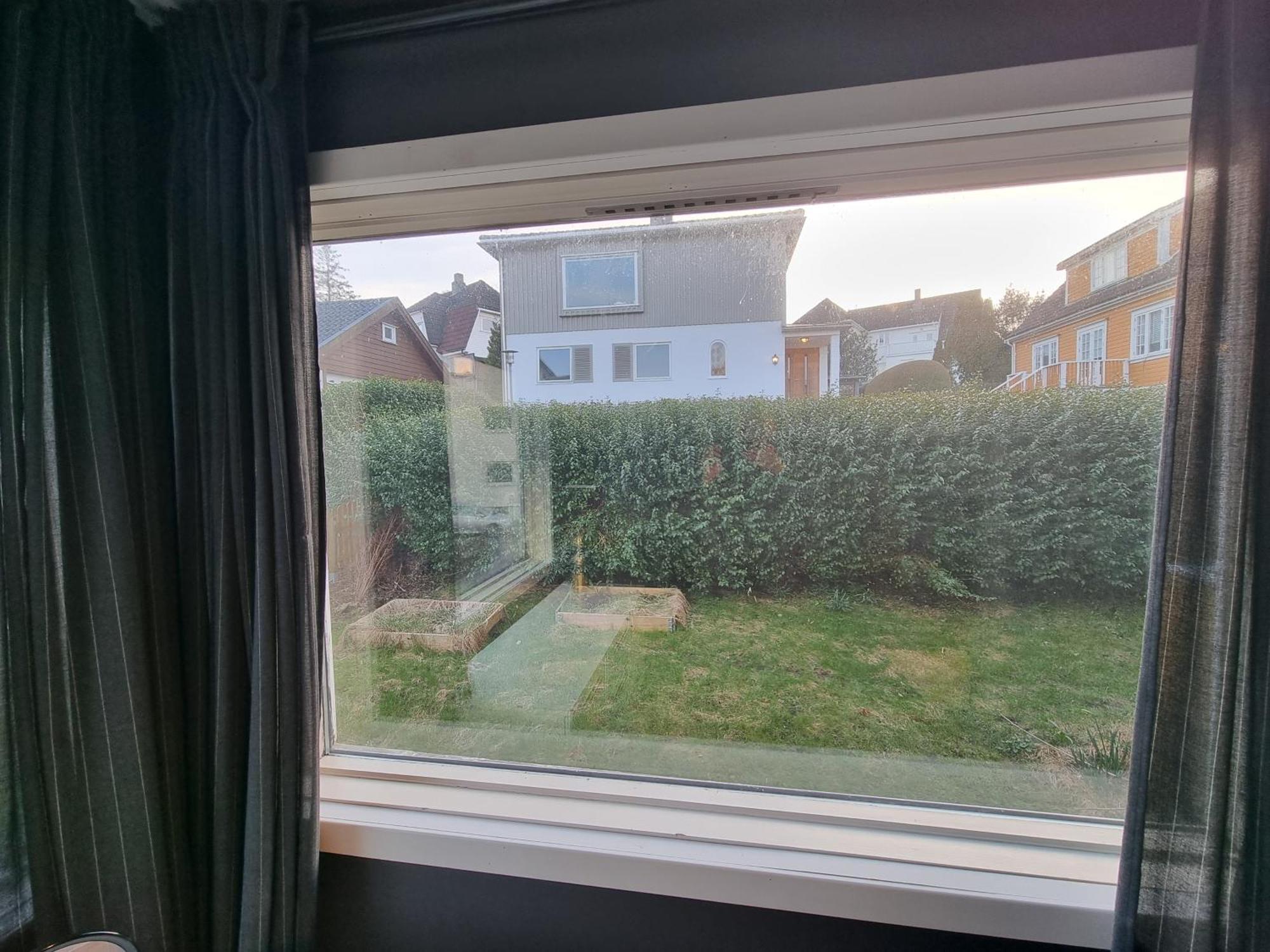 Leilighet Large And 2 Bedroom With Free Parking, Ev Recharging And A Private Garden *